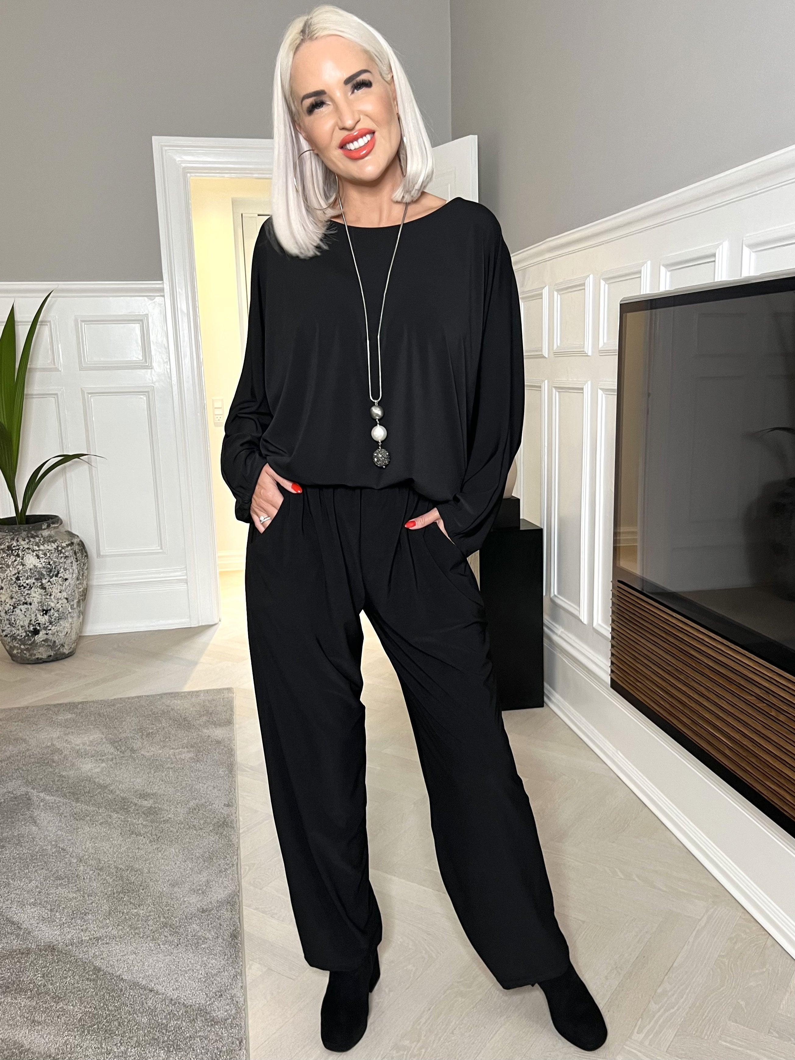 Osane - Svarta elastiska byxor - Black